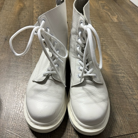 Doc Dr Martens Boots Womens Size 6 All White Leather Mono Classic Boots - Picture 2 of 5